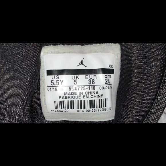 Jordan 1 black/white/red mids; size 5.5y - Picture 3 of 7